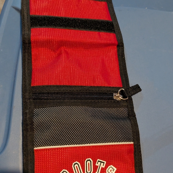 Roots Velcro wallet  . Very clean - Picture 4 of 5